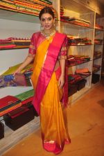 Sara Loren at padmashi winning sarees by Vedaa in Andheri, Mumbai on 1st April 2015
